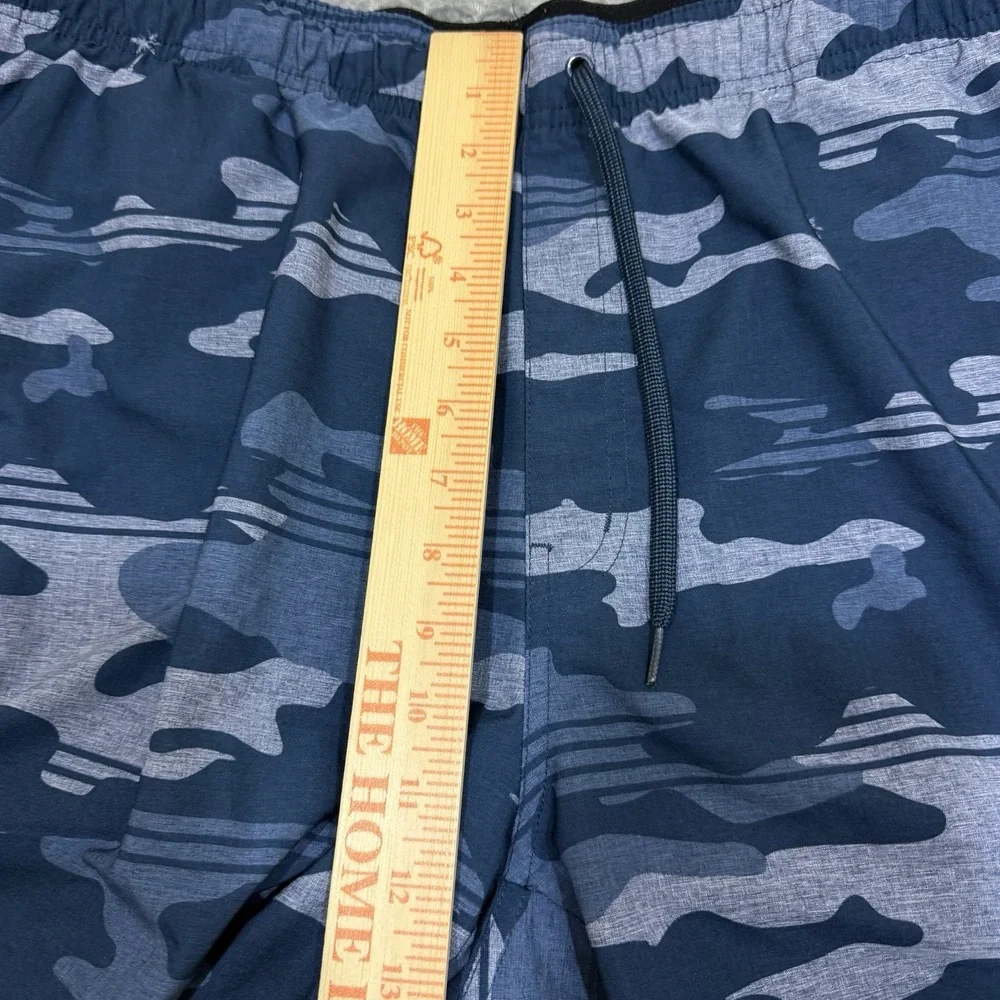 Travis Mathew Survivalist Casual Board Shorts Men XL Blue Camo Heater Series